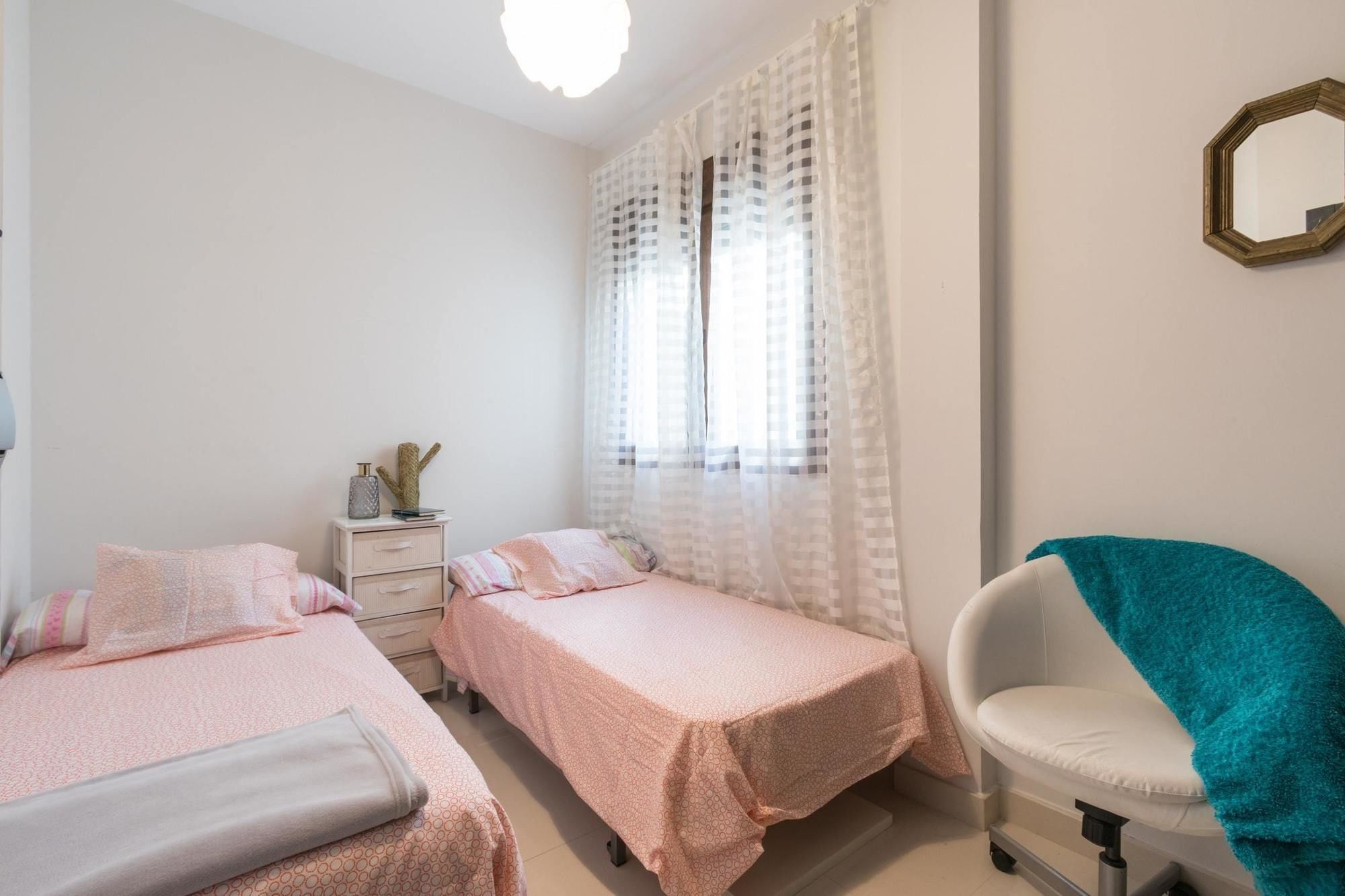 With 3 Bedrooms In Granada, With Wonderful View, Balcon Appartement *