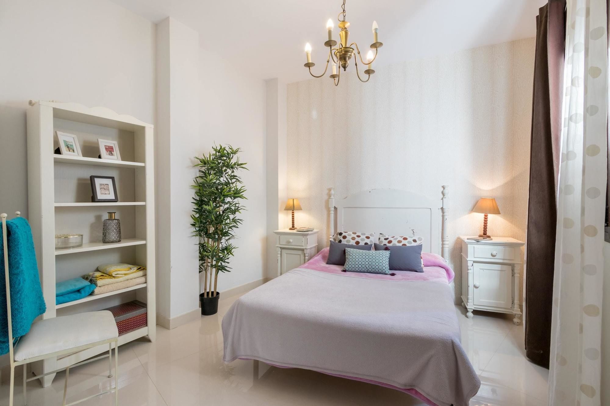With 3 Bedrooms In Granada, With Wonderful View, Balcon Appartement Grenade