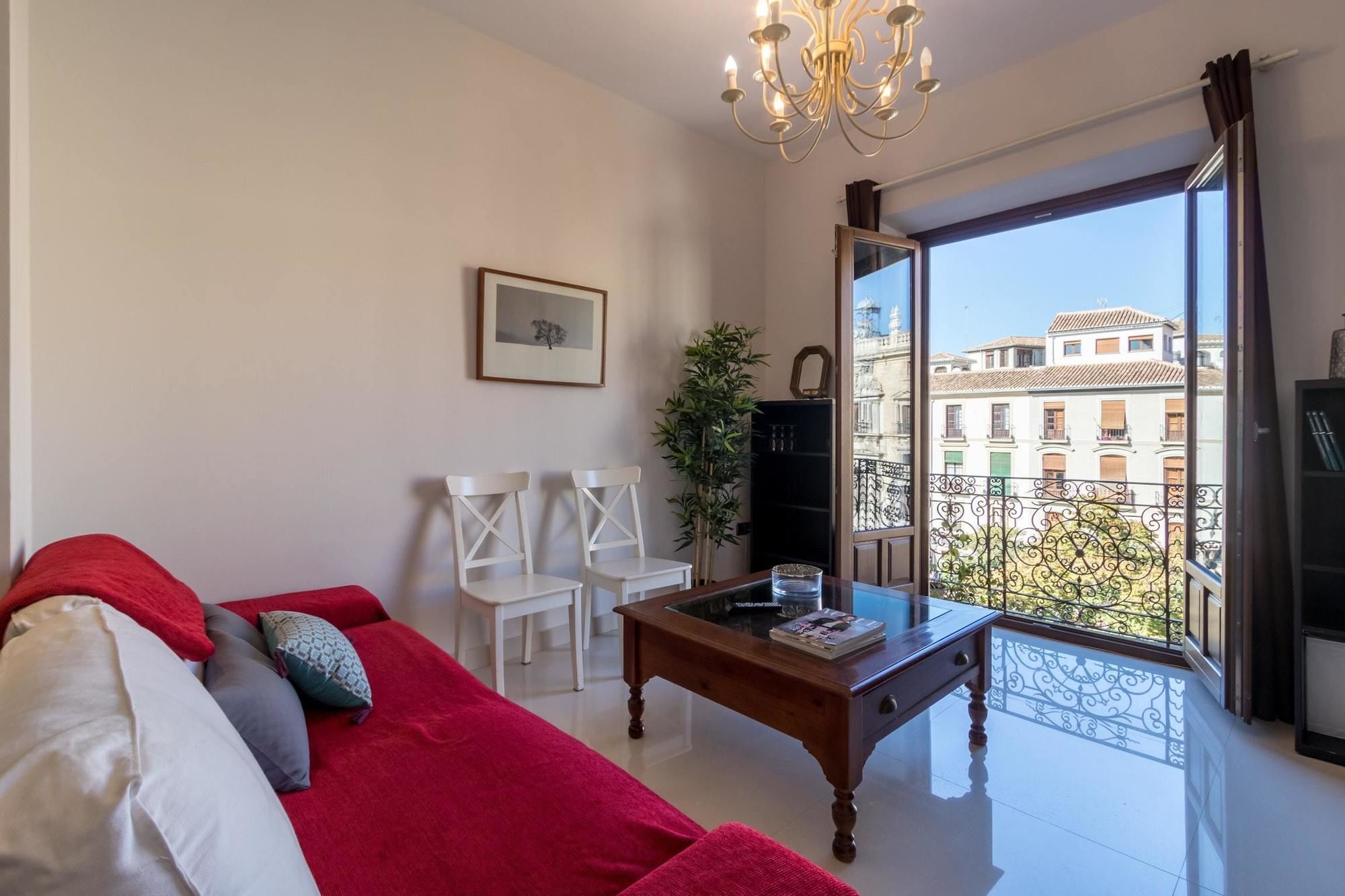 With 3 Bedrooms In Granada, With Wonderful View, Balcon Appartement *